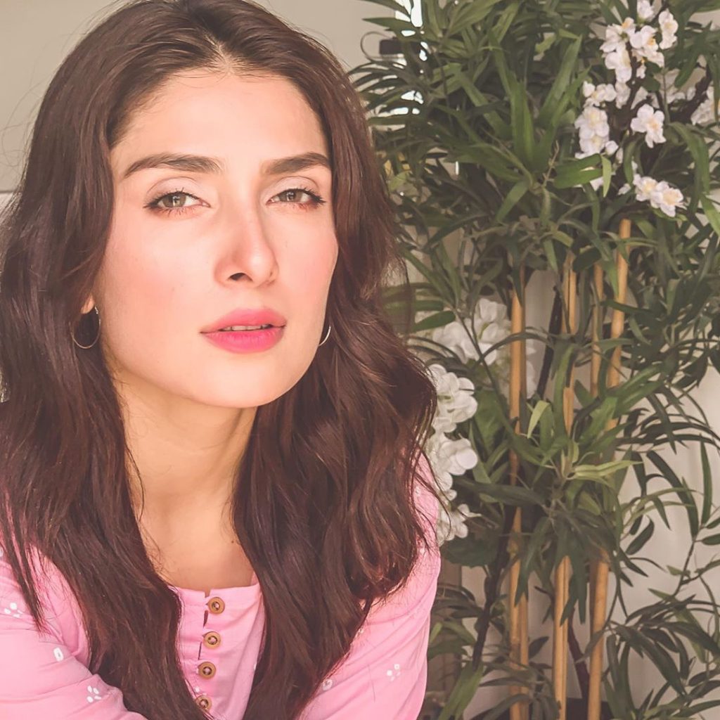 Ayeza Khan Criticized For Wearing Matching Mask