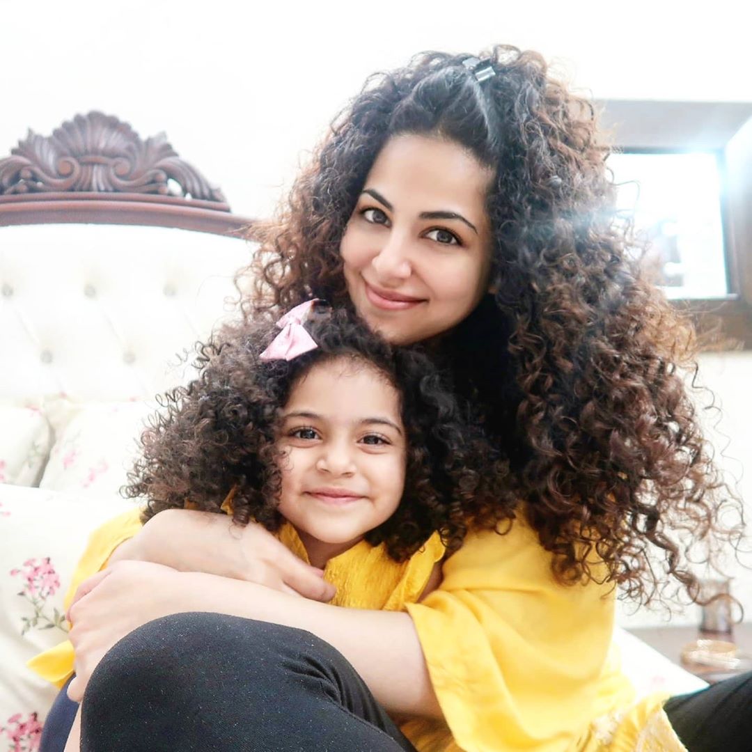 Singer Annie Khalid Latest Pictures with her Daughter