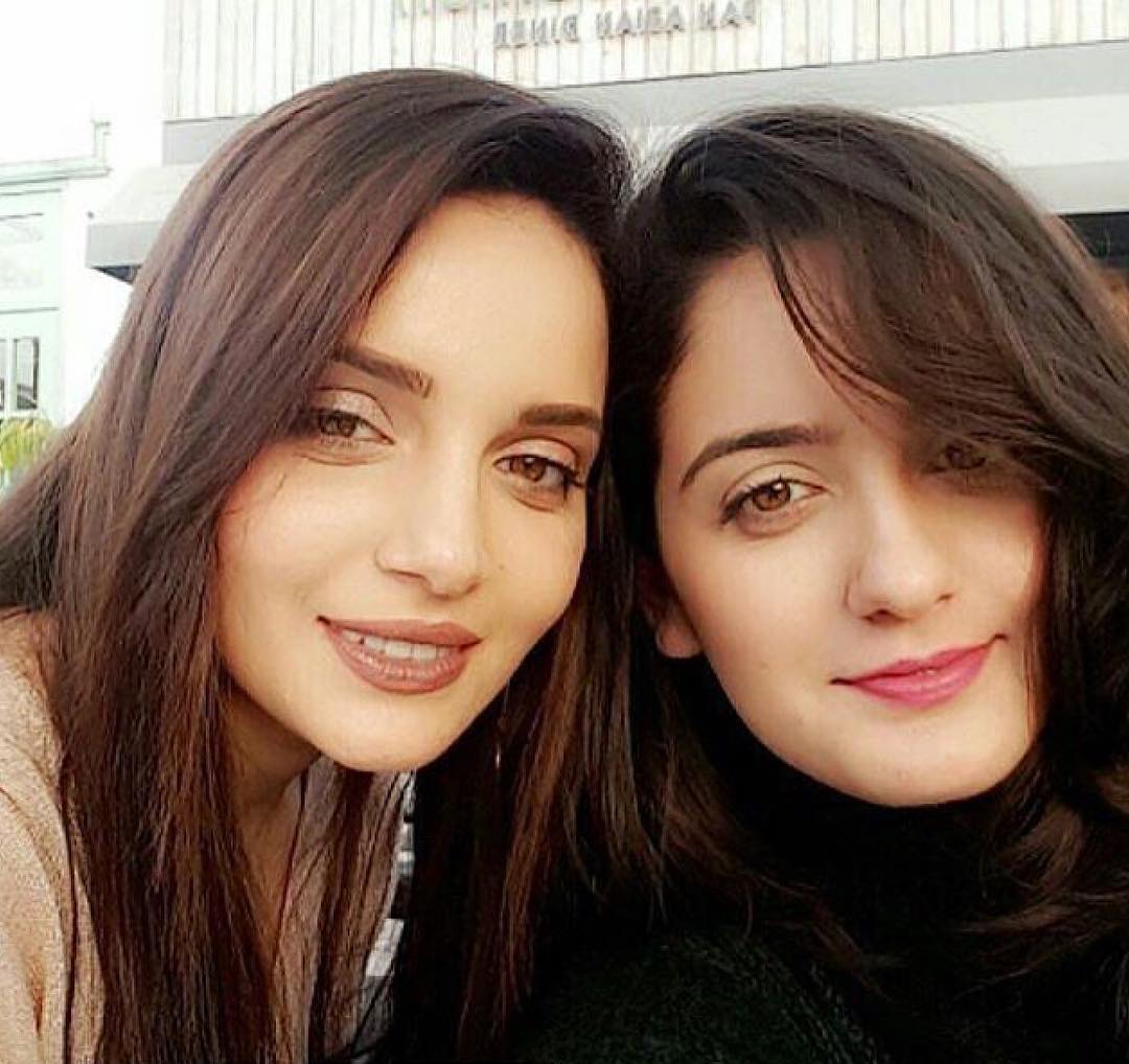 Armeena Khan Sister 4