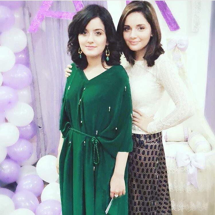 Armeena Khan Sister 8