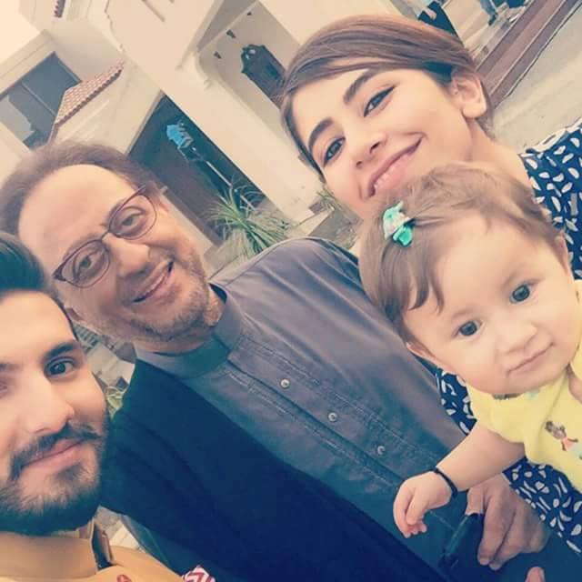 Arts and Entertainment Shahroz With Family With Legendry Nadeem Baig 9168