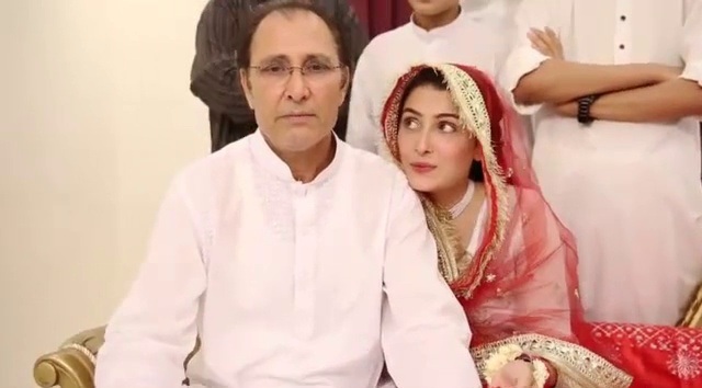 Ayeza Khan With Family - 50 Beauteous Photographs