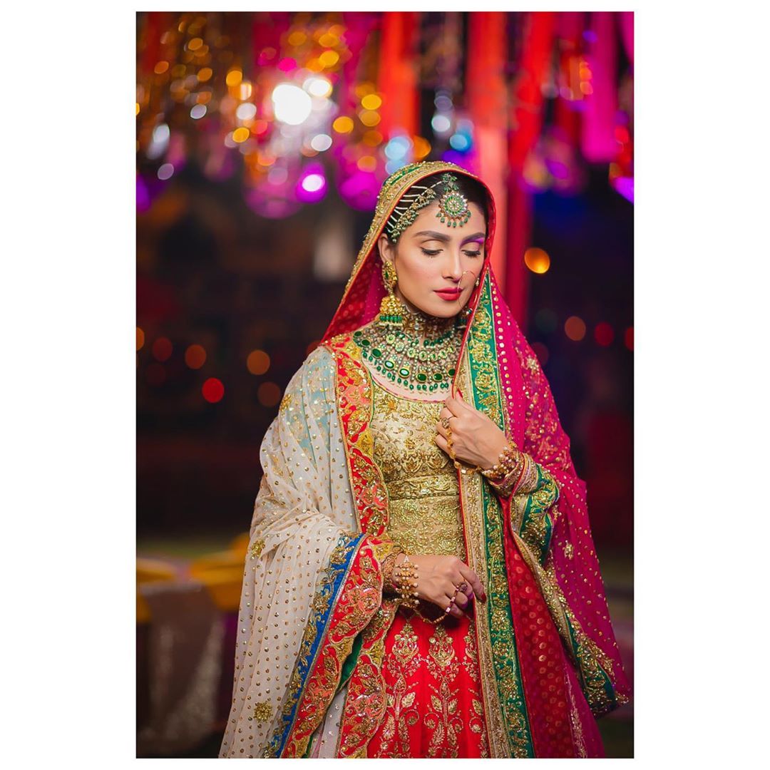 Beautiful Bridal Pictures of Ayeza Khan from the Set of her Drama Mehar Posh