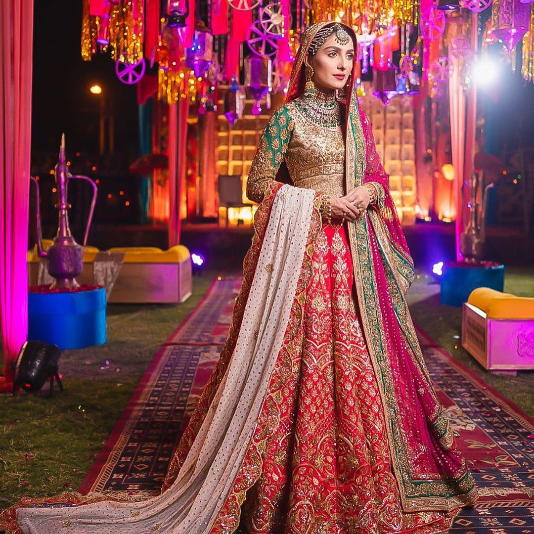 Beautiful Bridal Pictures of Ayeza Khan from the Set of her Drama Mehar Posh