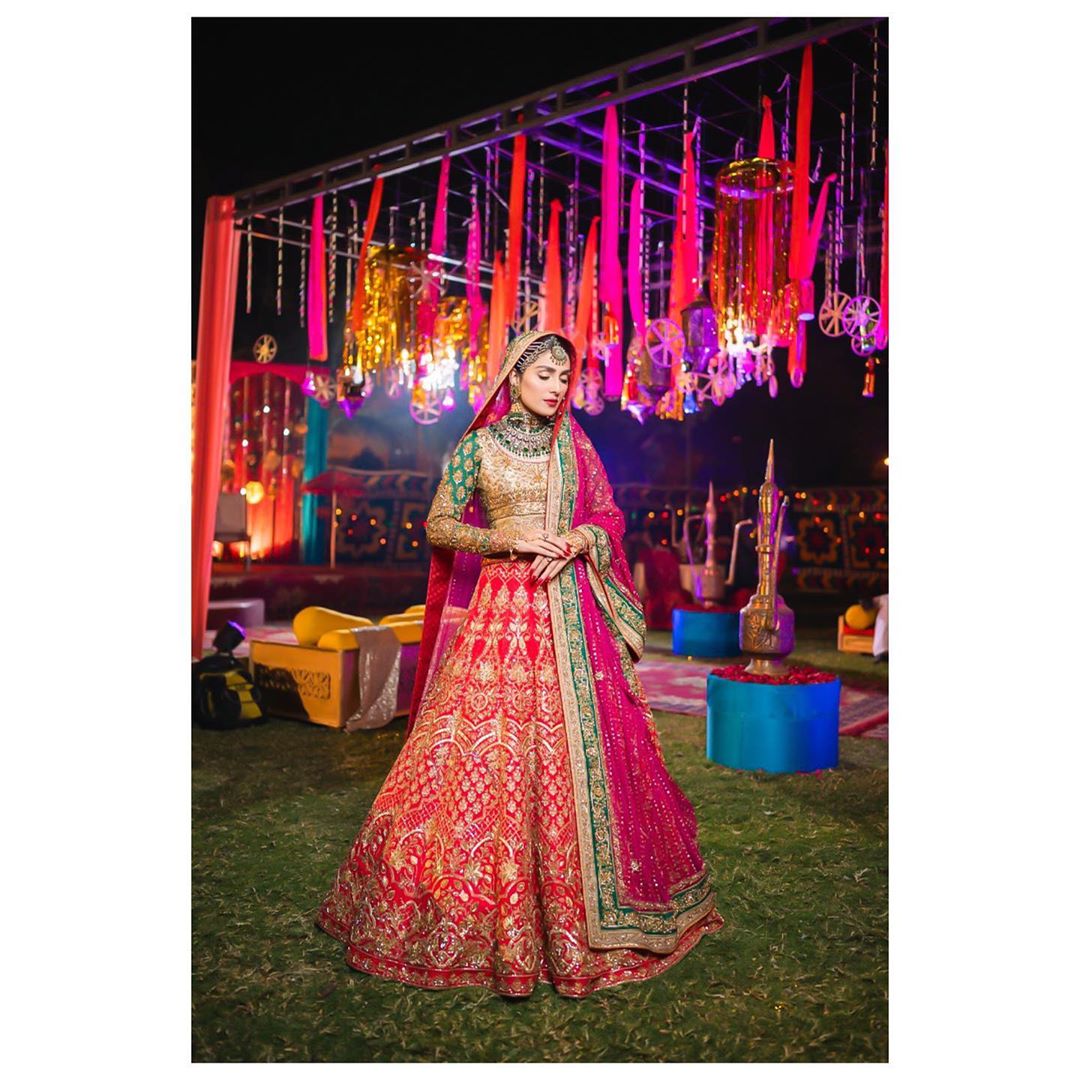 Beautiful Bridal Pictures of Ayeza Khan from the Set of her Drama Mehar Posh