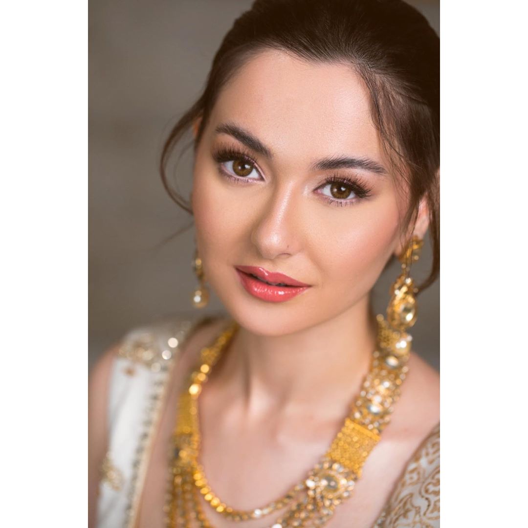 Gorgeous Hania Aamir's Latest Beautiful Pictures | Reviewit.pk