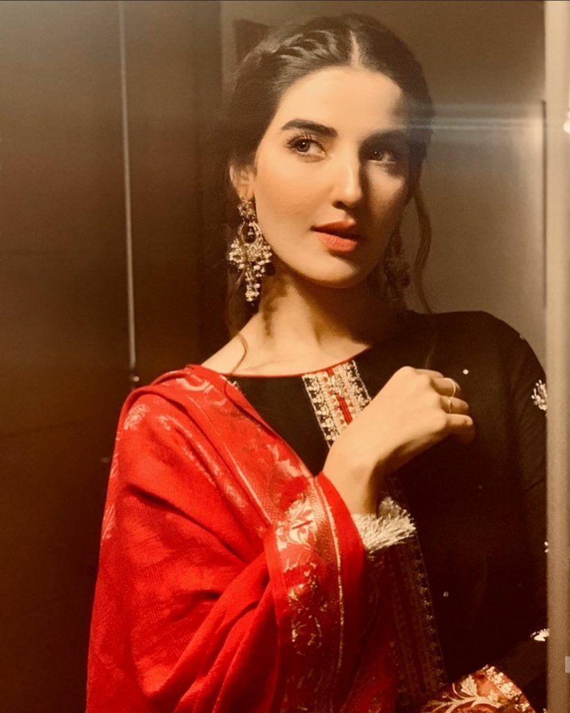 Top 20 Well Dressed Pictures Of Beautiful Hareem Farooq