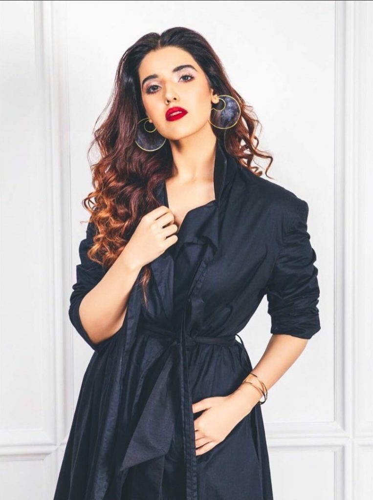 Top 20 Well Dressed Pictures Of Beautiful Hareem Farooq