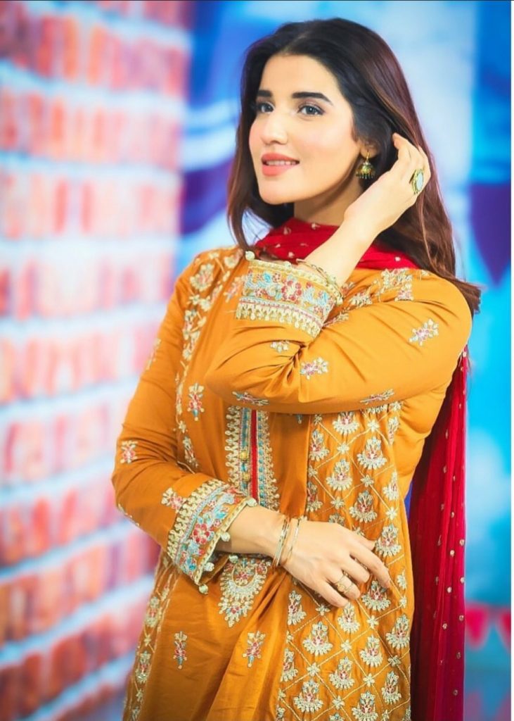 Top 20 Well Dressed Pictures Of Beautiful Hareem Farooq