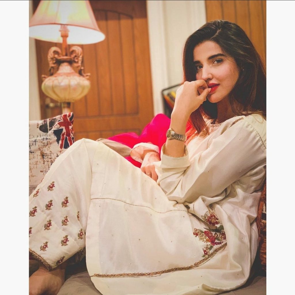 Top 20 Well Dressed Pictures Of Beautiful Hareem Farooq