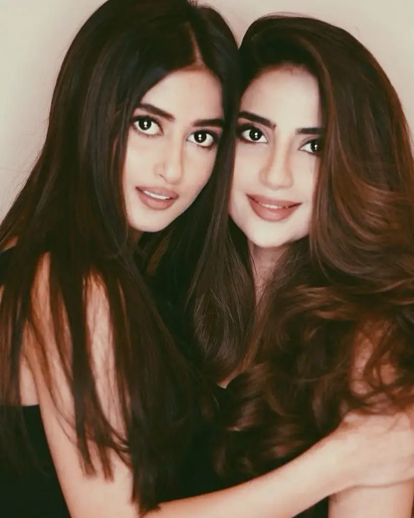 Saboor Aly Pens Down Heartfelt Note For Sister Sajal 9435