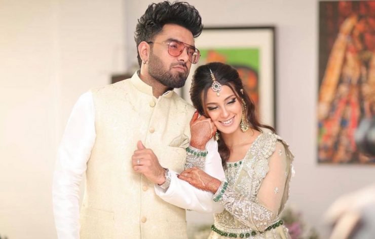 Iqra Aziz Husband Yasir Hussain| 10 Romantic Pictures | Reviewit.pk