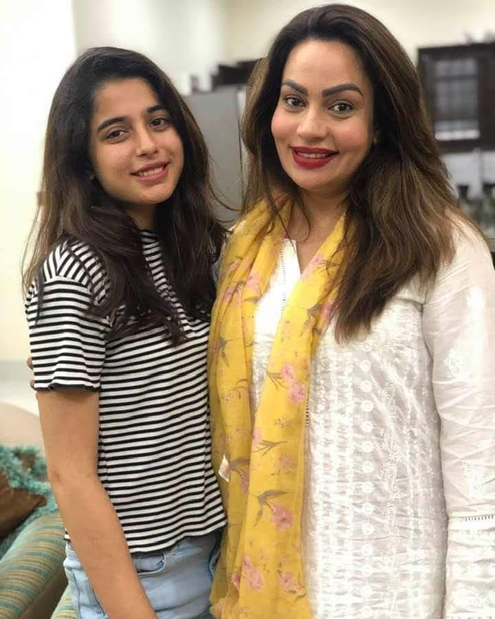 Sadia Imam's Beautiful Clicks with her Daughter and Niece's