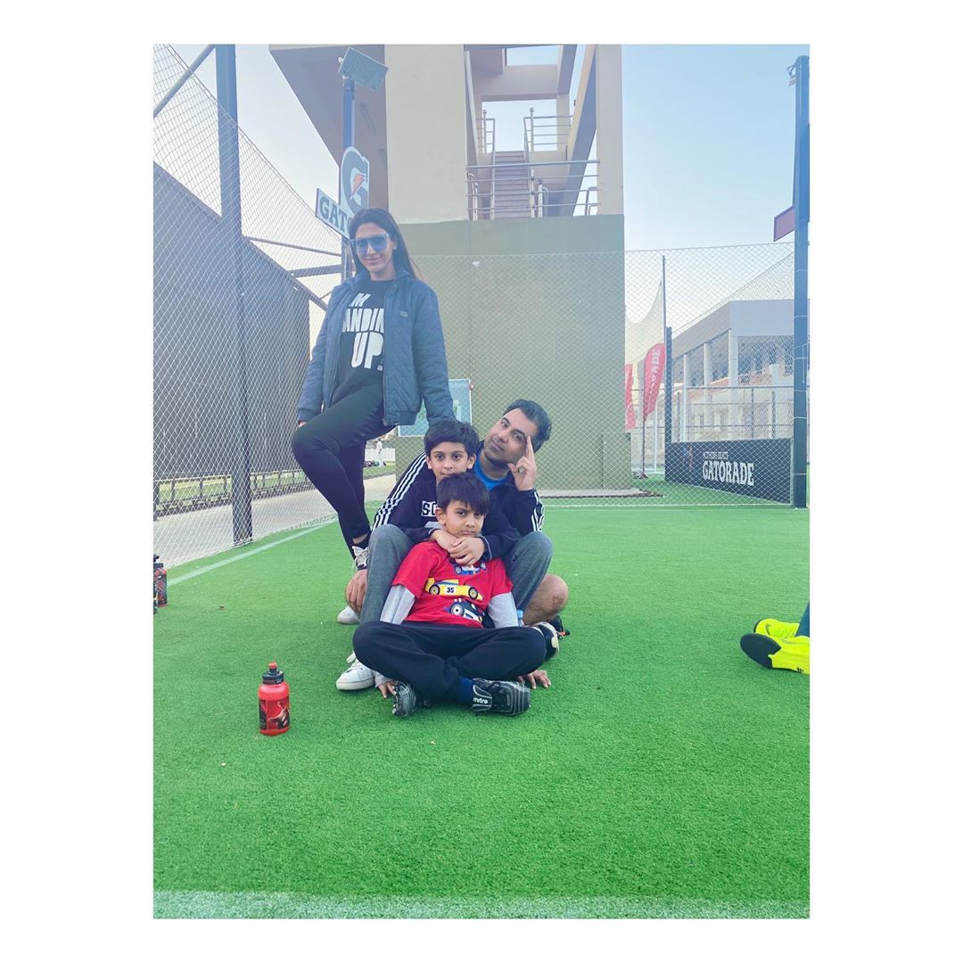 Talented Sana Fakhar Latest Pictures with her Family