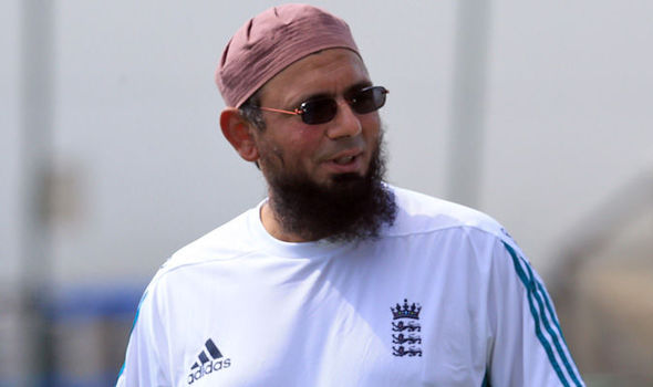 Saqlain Mushtaq's Cute Makeover By His Daughter