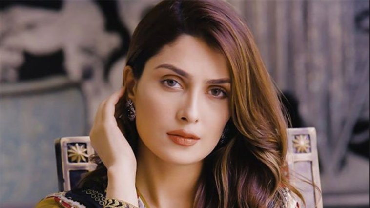 Ayeza Khan Shared How She Handles Stardom