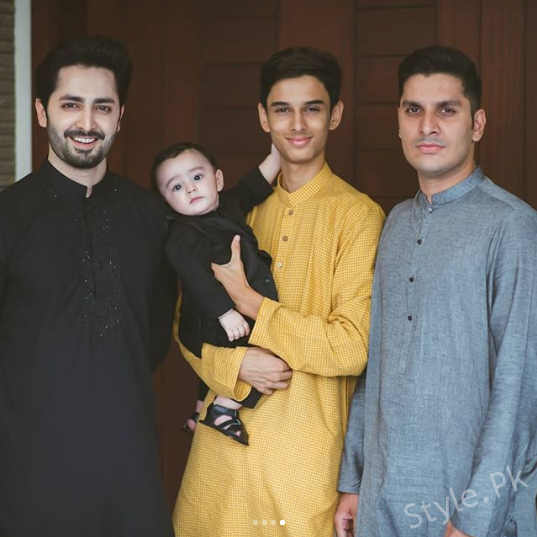 Ayeza Khan With Family - 50 Beauteous Photographs