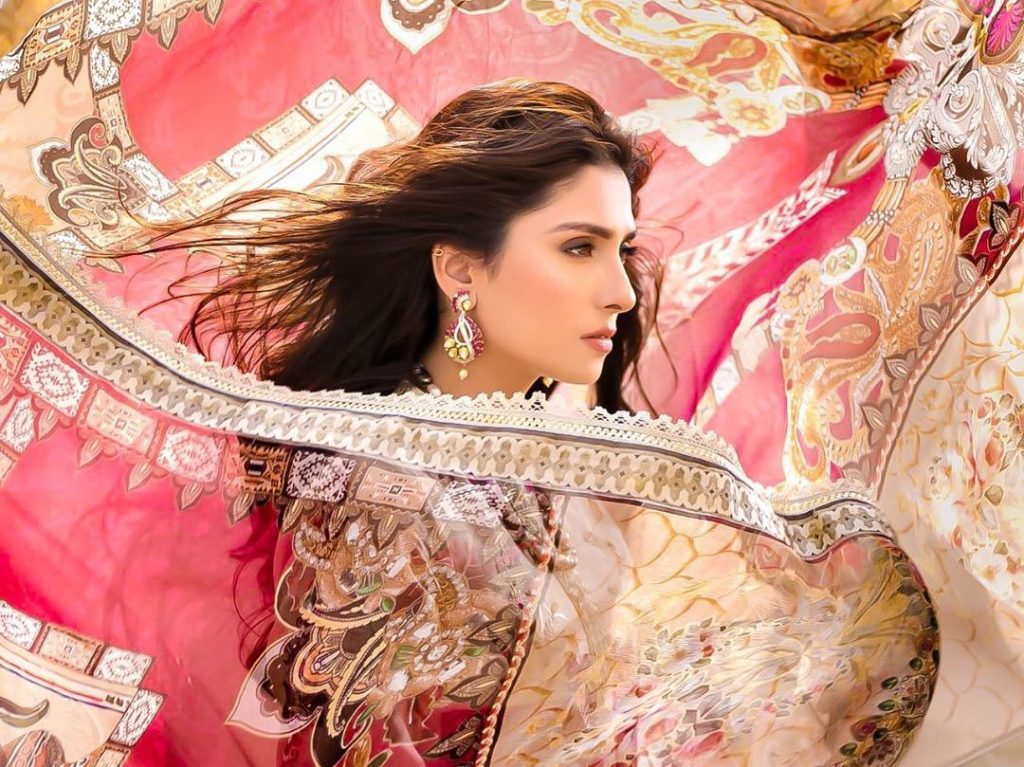 Best Poses of Ayeza Khan Every Girl Should Try