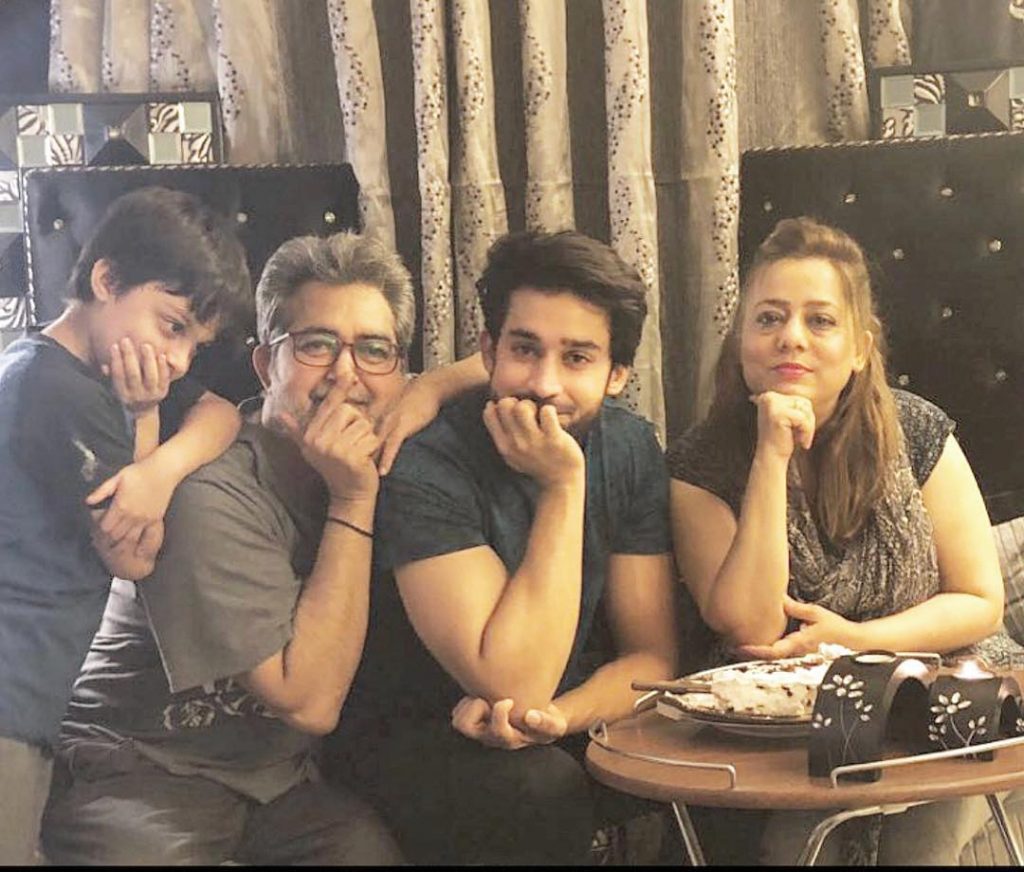 Bilal Abbas Family - 30 Awesome Pictures