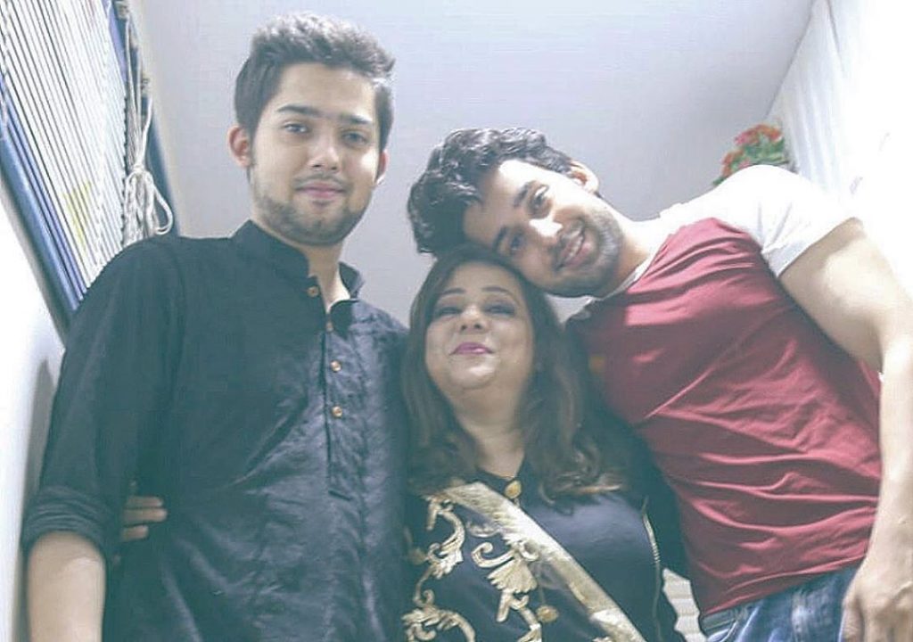 Bilal Abbas Family - 30 Awesome Pictures