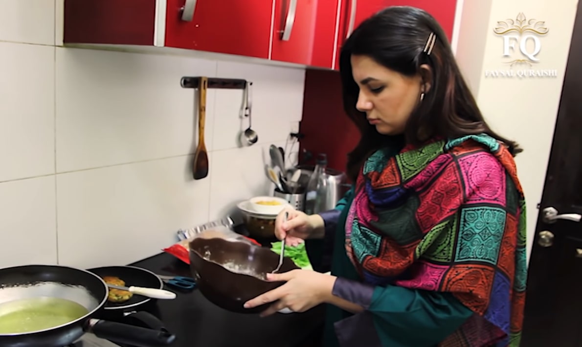 Faysal Qureshi Cooking Iftari with his Family