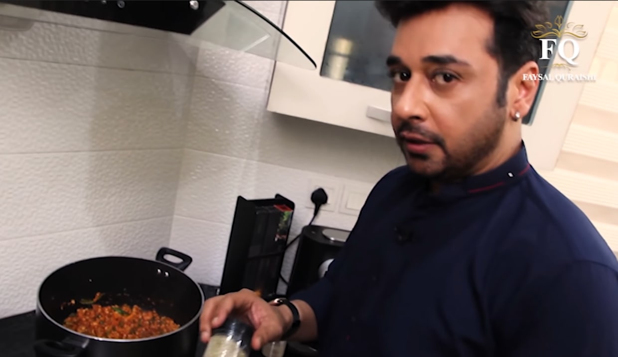 Faysal Qureshi Cooking Iftari with his Family