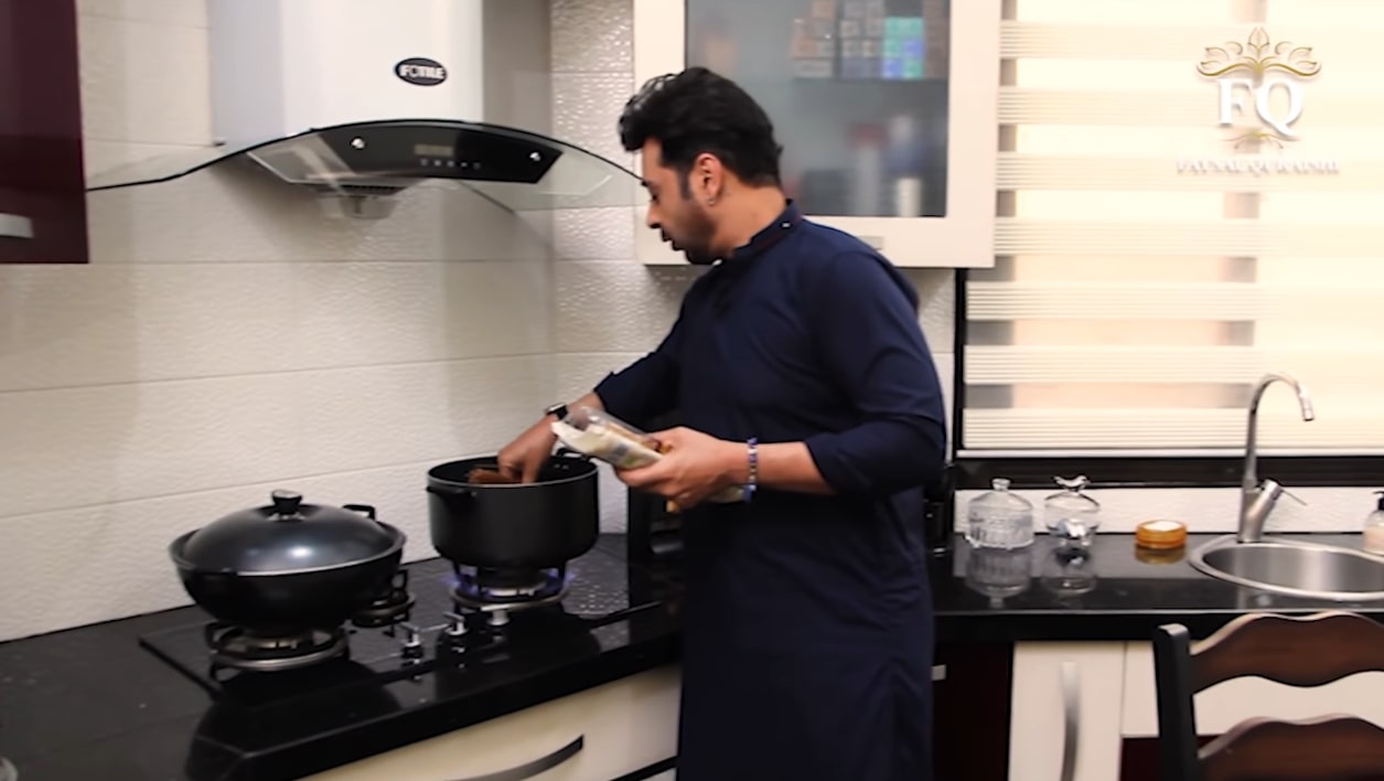 Faysal Qureshi Cooking Iftari with his Family