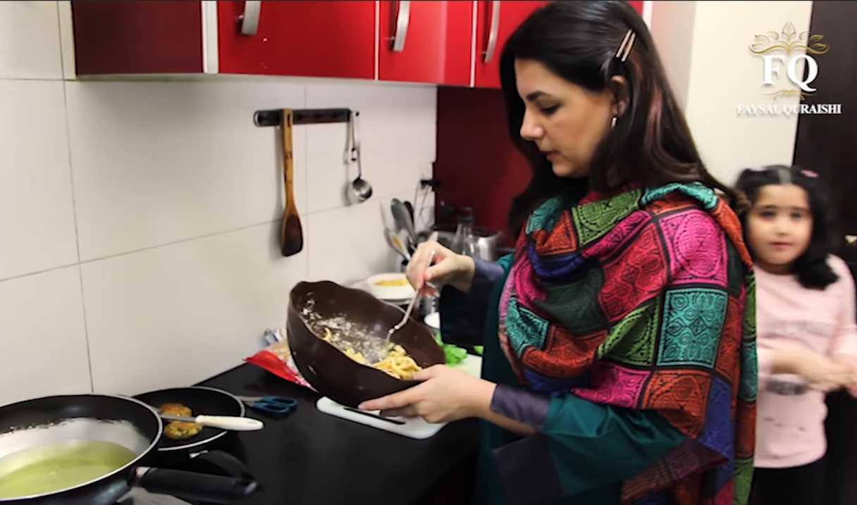 Faysal Qureshi Cooking Iftari with his Family