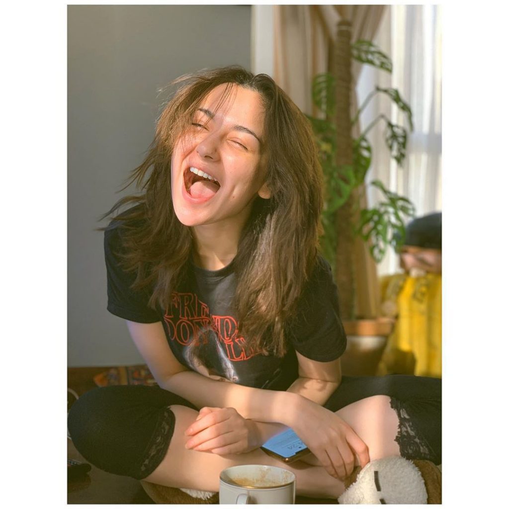 Sun-kissed Pictures of Hania Amir You Must See