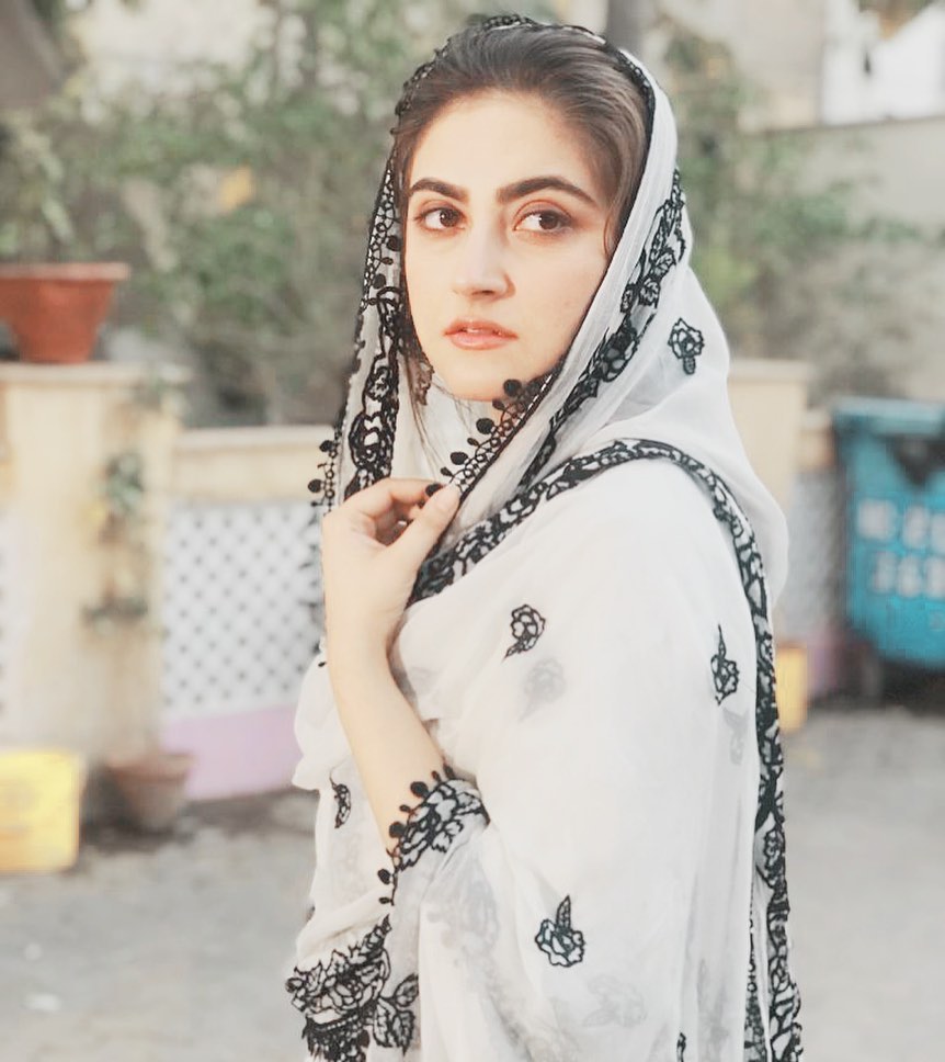 Talented Actress Hiba Bukhari Latest Beautiful Pictures