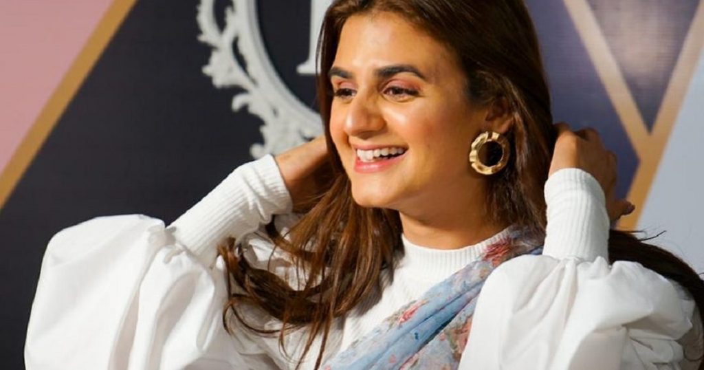 Hira Mani Gives Off A Meaningful Message Through Poetry