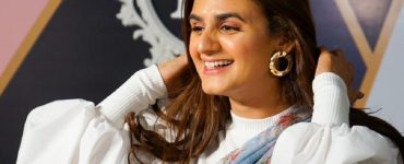 Hira Mani Gives Off A Meaningful Message Through Poetry