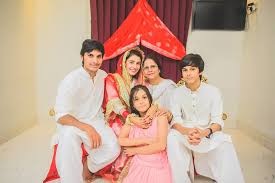 Ayeza Khan With Family - 50 Beauteous Photographs