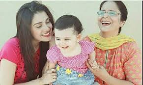 Ayeza Khan With Family - 50 Beauteous Photographs