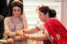 Ayeza Khan With Family - 50 Beauteous Photographs