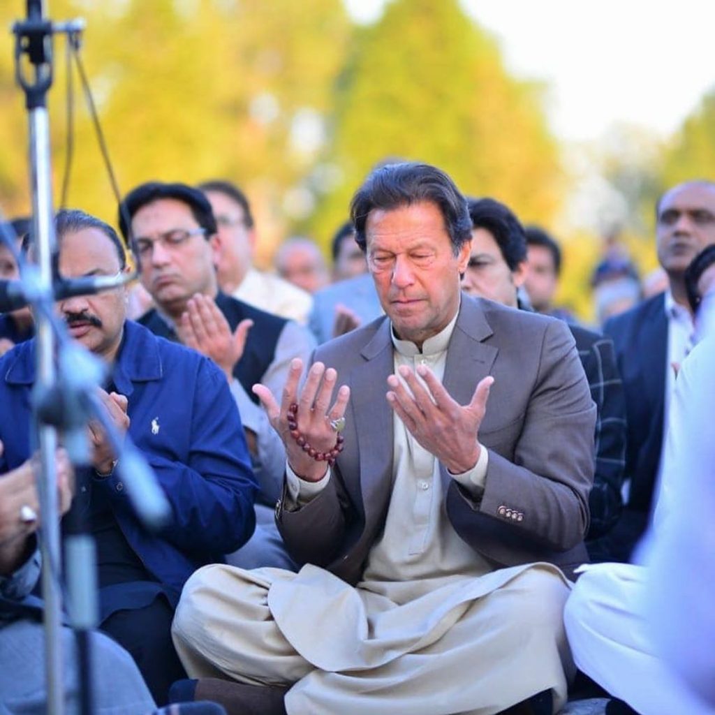 Adorable Pictures of PM Imran Khan in Shalwar Kameez