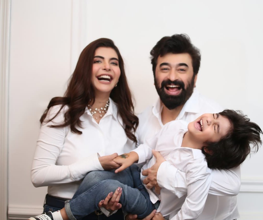 20 Most Memorable Pictures of Yasir Nawaz with Family