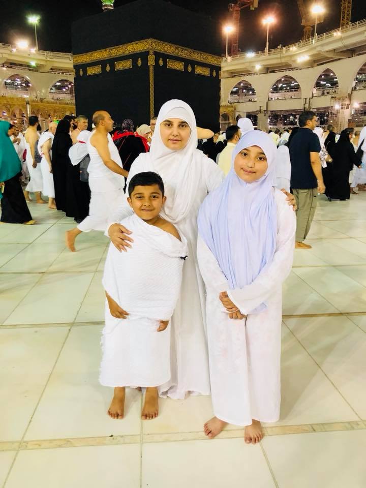 Actress Javeria Saud Shared Throwback Pictures of her Umrah with Family