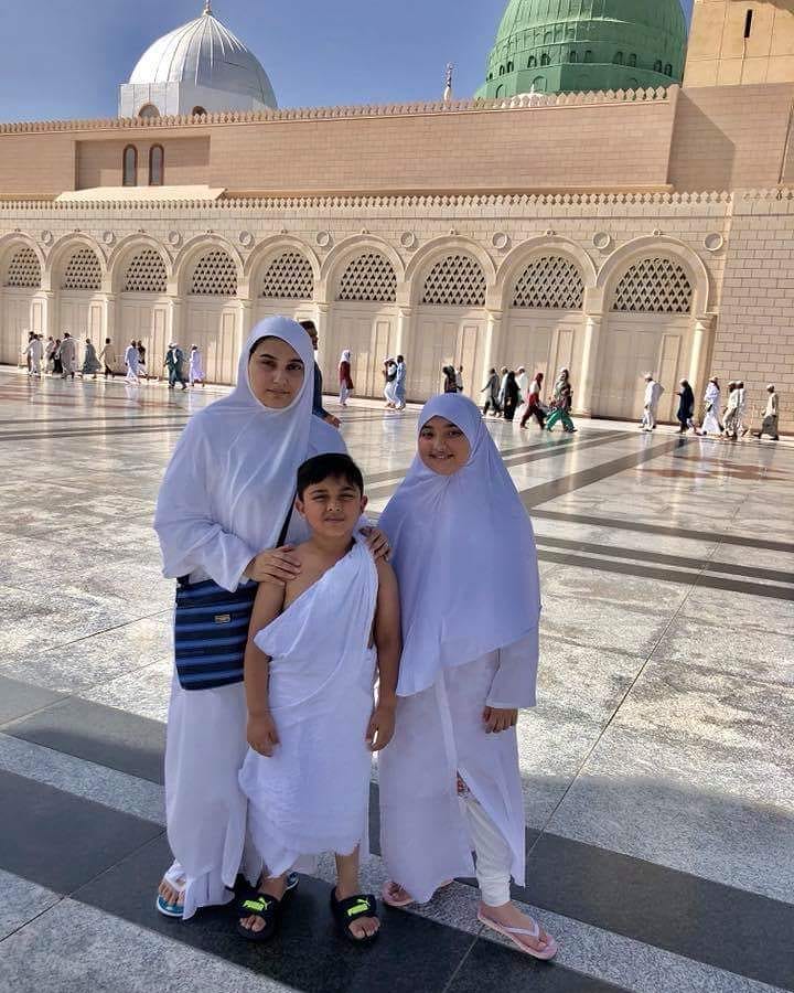 Actress Javeria Saud Shared Throwback Pictures of her Umrah with Family