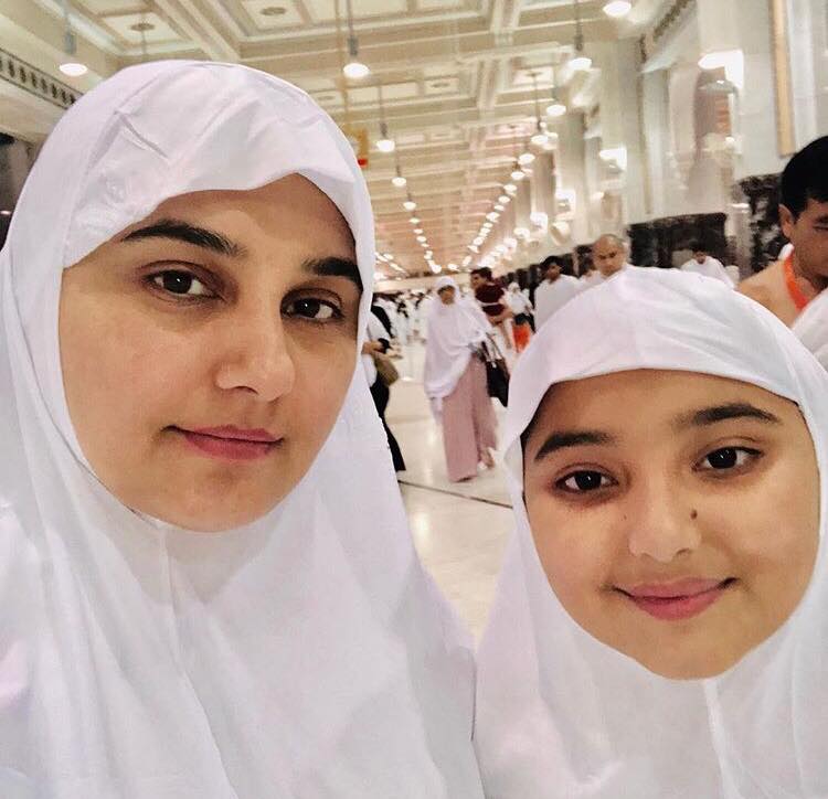 Actress Javeria Saud Shared Throwback Pictures of her Umrah with Family