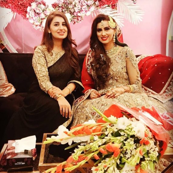 Madiha Naqvi Shared Her Married Life Pictures | Reviewit.pk