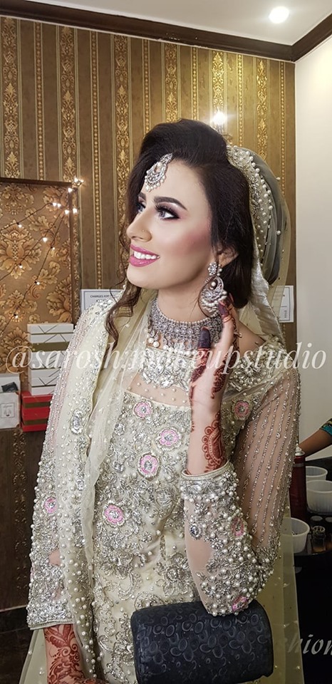 Madiha Naqvi Shared Her Married Life Pictures