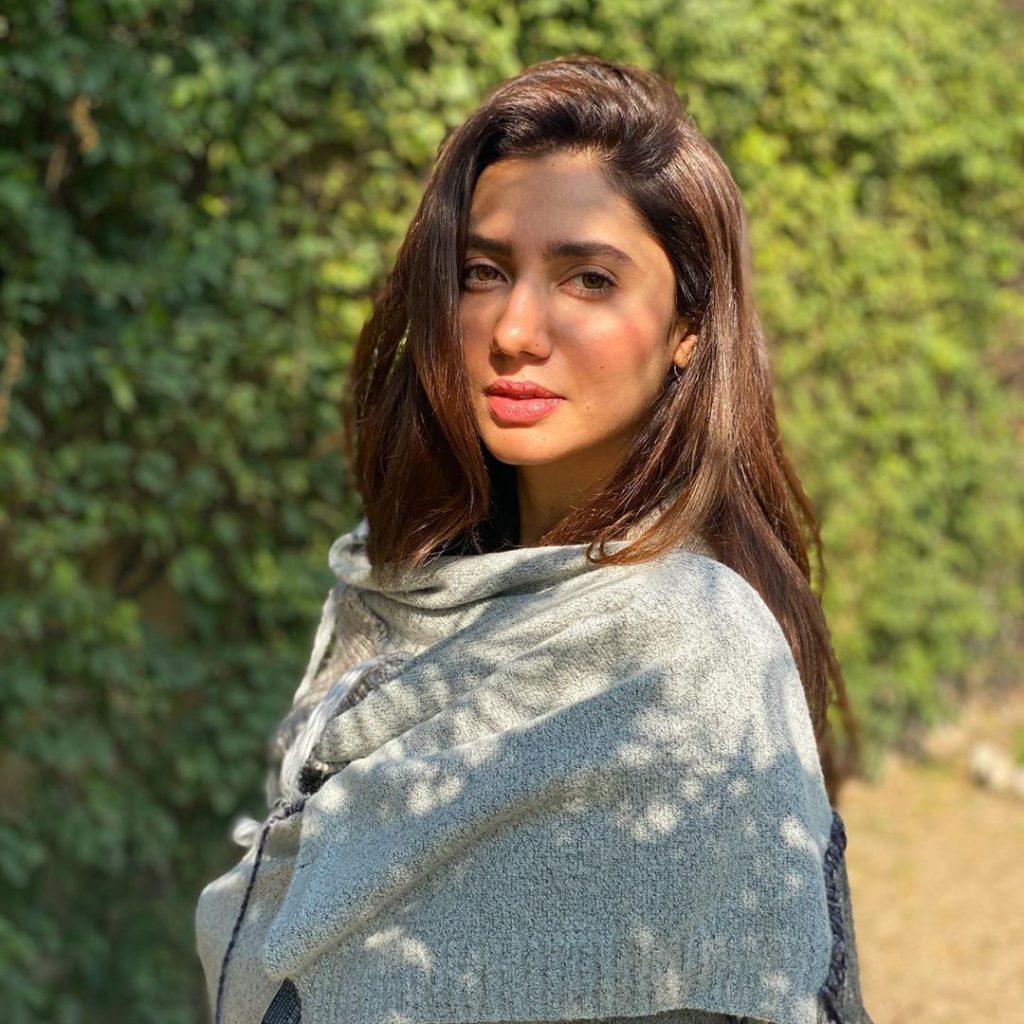 Mahira Khan Imitates A Streer Hawker In The Cutest Way Possible