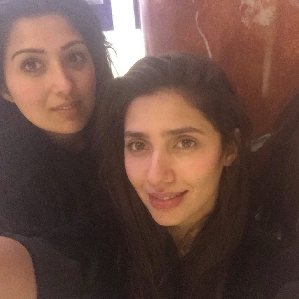 Rare Pictures of Mahira Khan with her Loved Ones