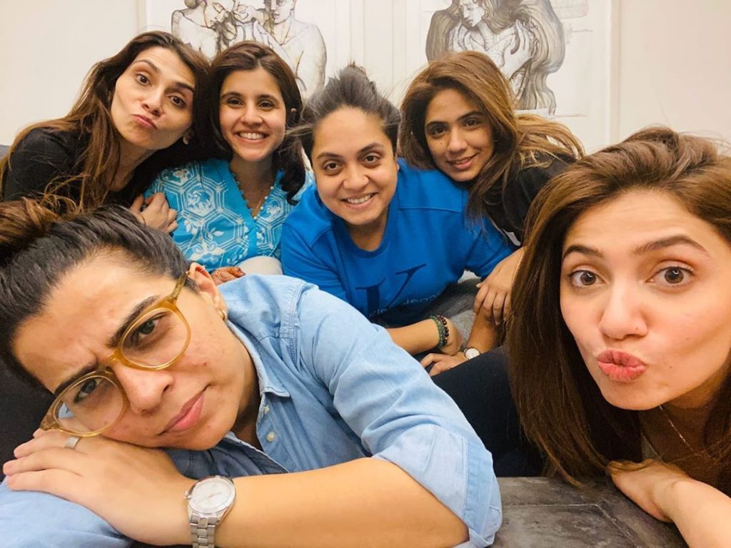 Rare Pictures of Mahira Khan with her Loved Ones