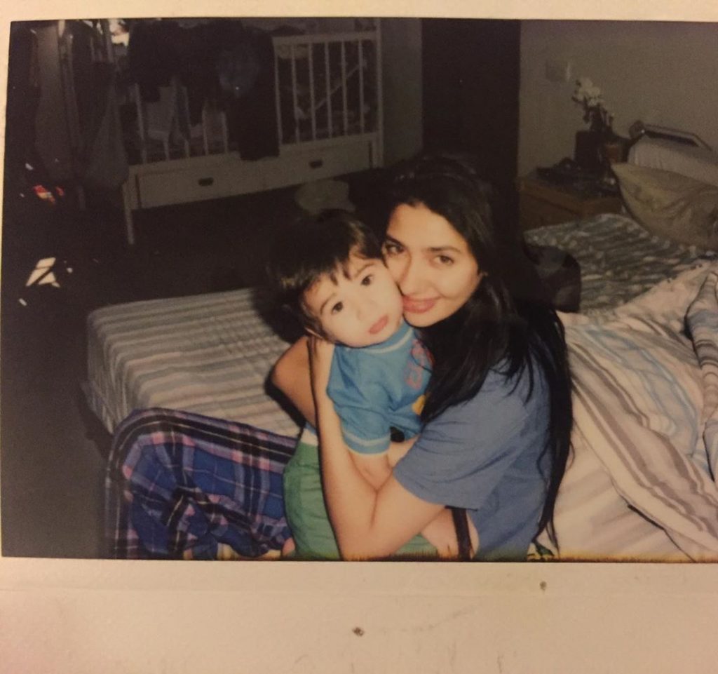 Rare Pictures of Mahira Khan with her Loved Ones