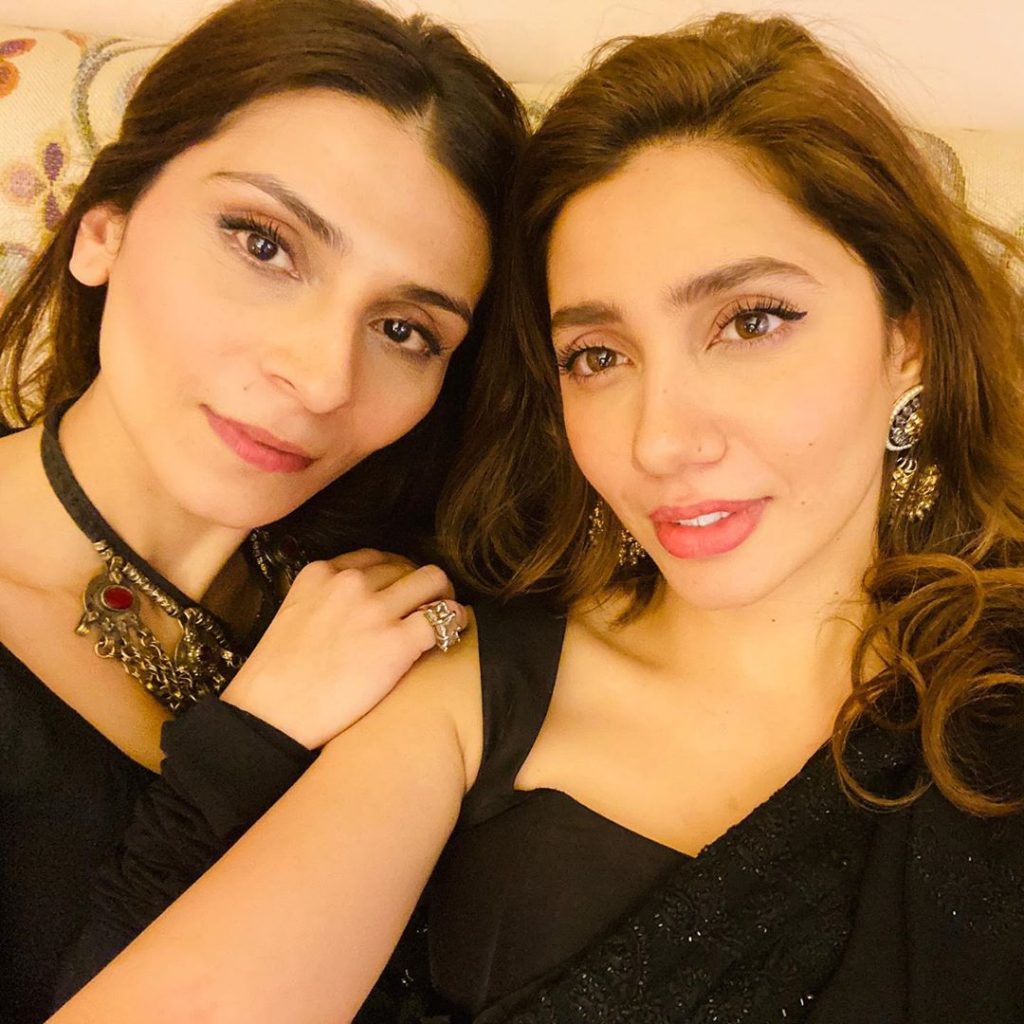 Rare Pictures of Mahira Khan with her Loved Ones