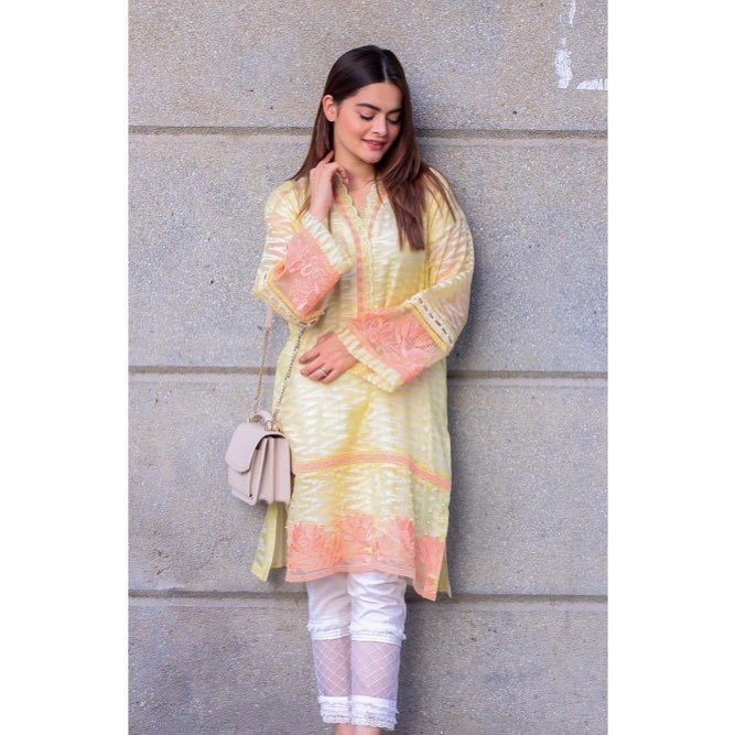 35 Formal Dress-ups of Minal Khan for Your Office Routine