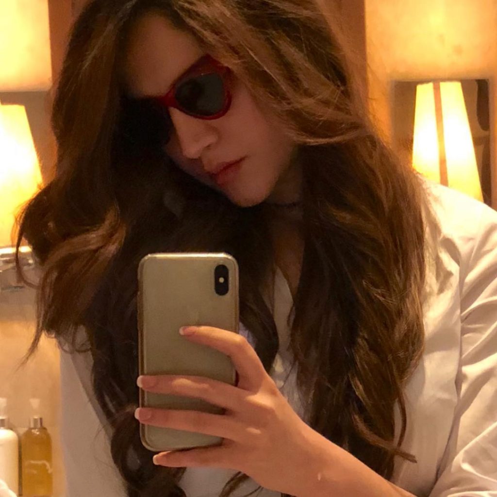 Gorgeous Pictures of Neelam Munir Taken at Her Home