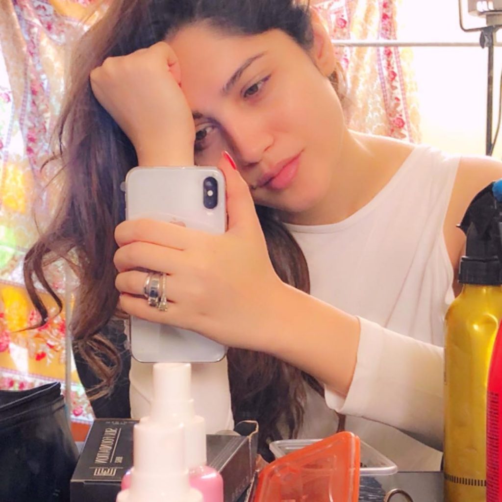 Gorgeous Pictures of Neelam Munir Taken at Her Home